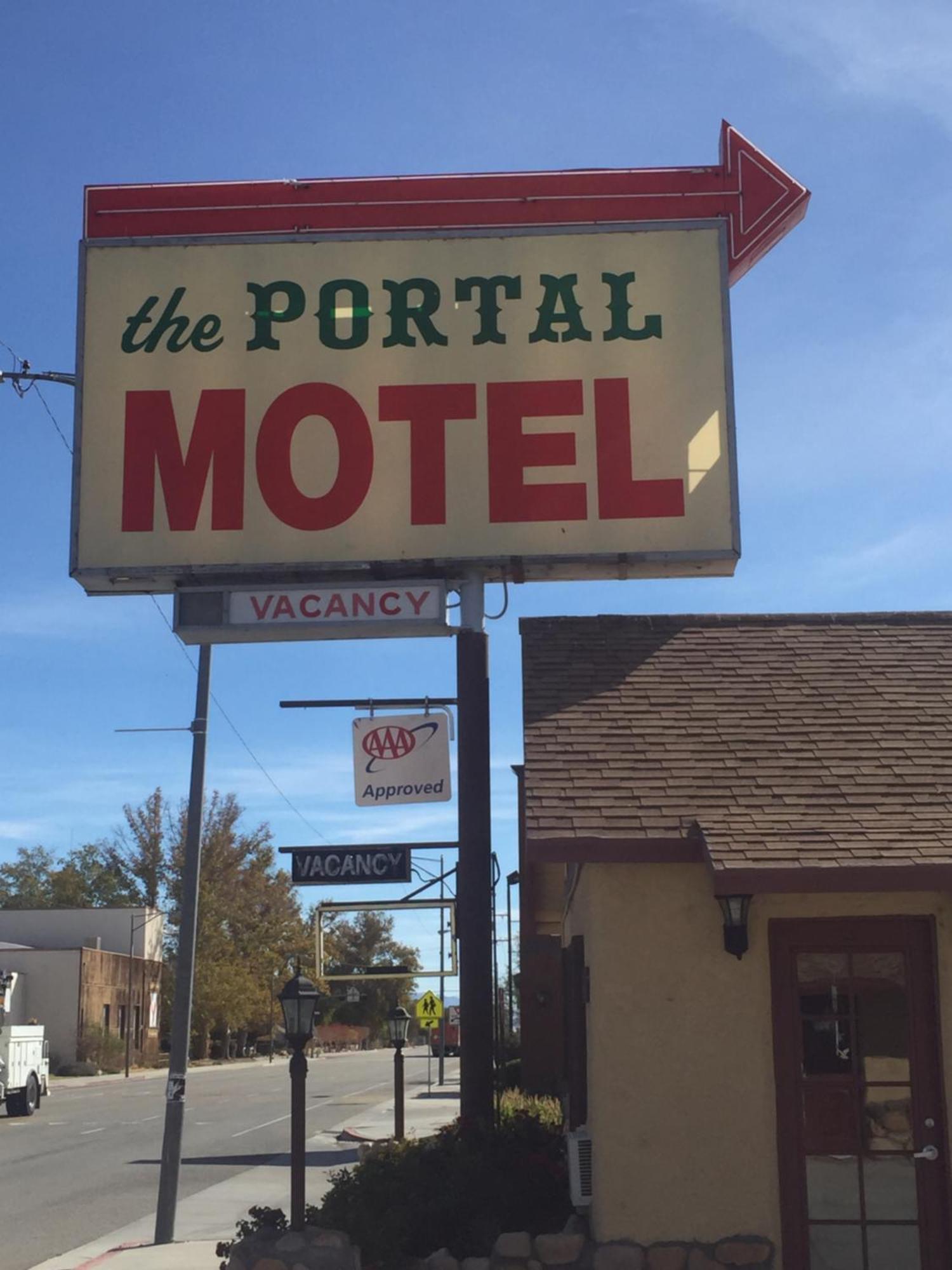 Portal Motel Lone Pine Exterior photo