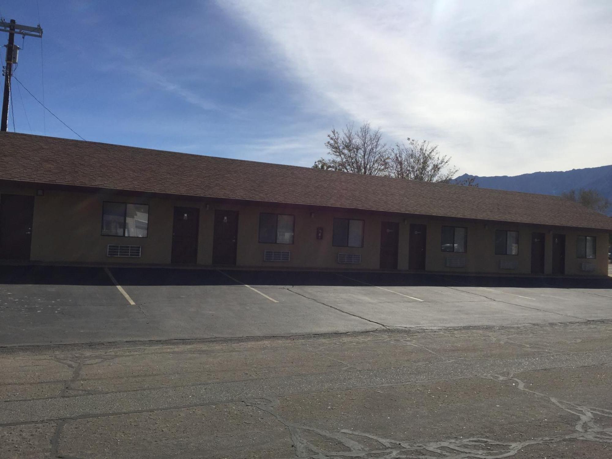 Portal Motel Lone Pine Exterior photo